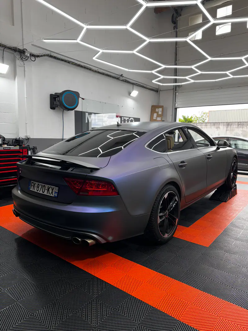 Audi A7, Covering caméléon bleu