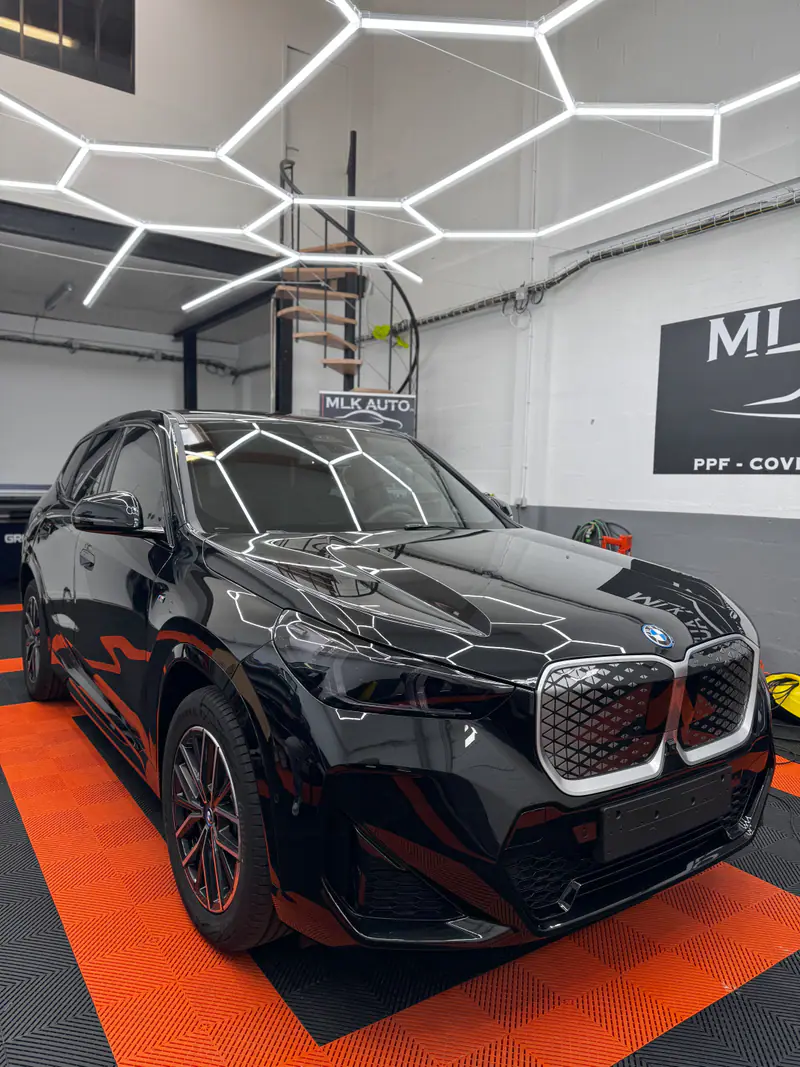 BMW iX1 M, Protection complète PPF + céramique 24 mois + film solaire + phares teintés
