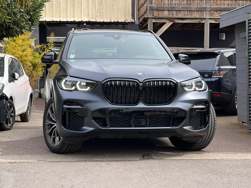 BMW X5 2021, Covering noir métallisé