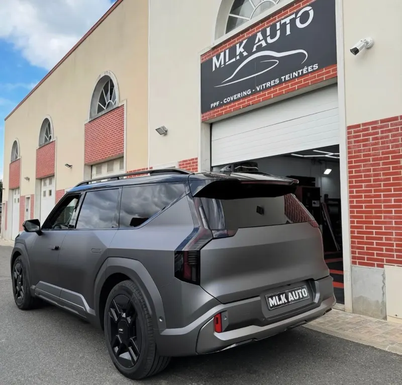 Kia EV9, Covering gris mat