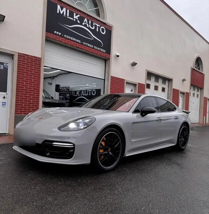 Porsche Panamera, Covering