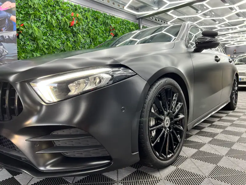 Mercedes Classe A, Covering noir satiné Avery