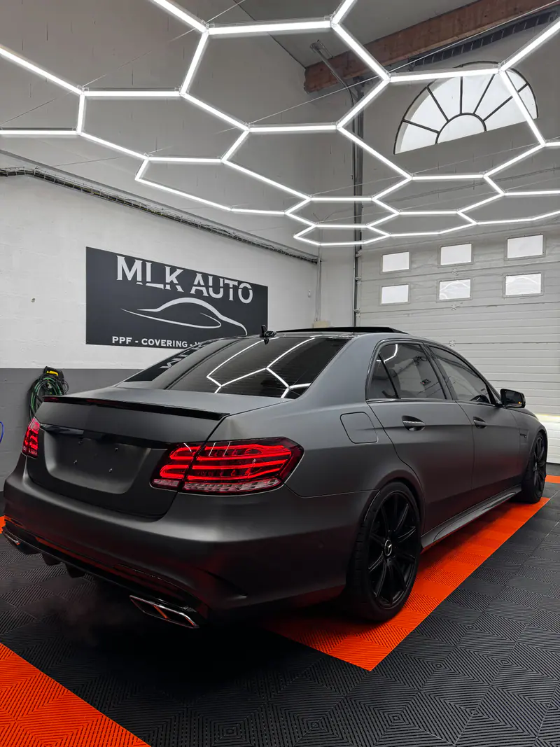 Mercedes Classe E 63 S, Covering gris mat