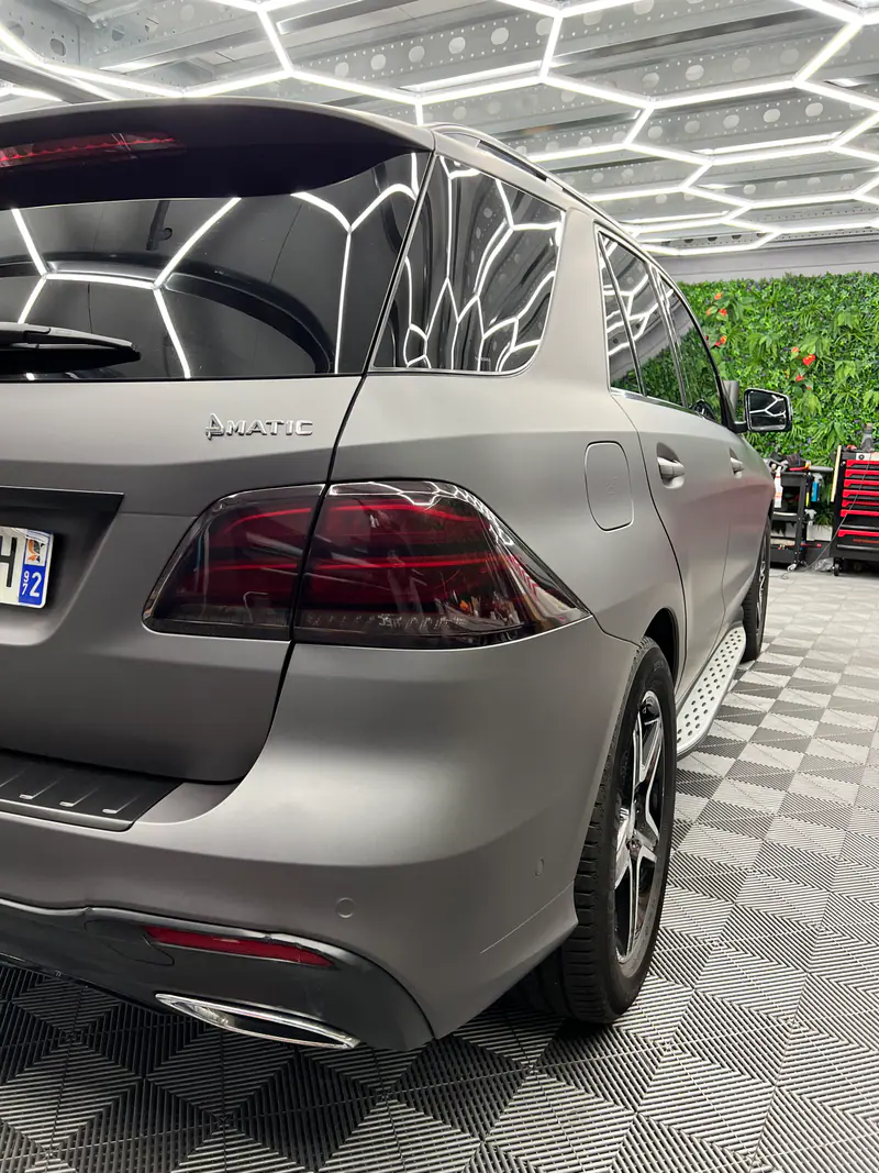 Mercedes GLE 2021, Covering gris mat