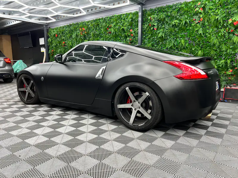 Nissan 370Z, Covering noir satiné Hexis