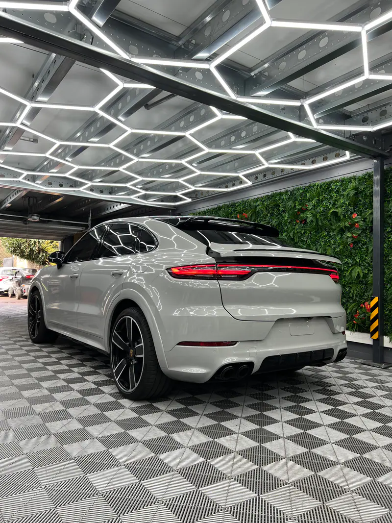 Porsche Cayenne, Covering gris craie