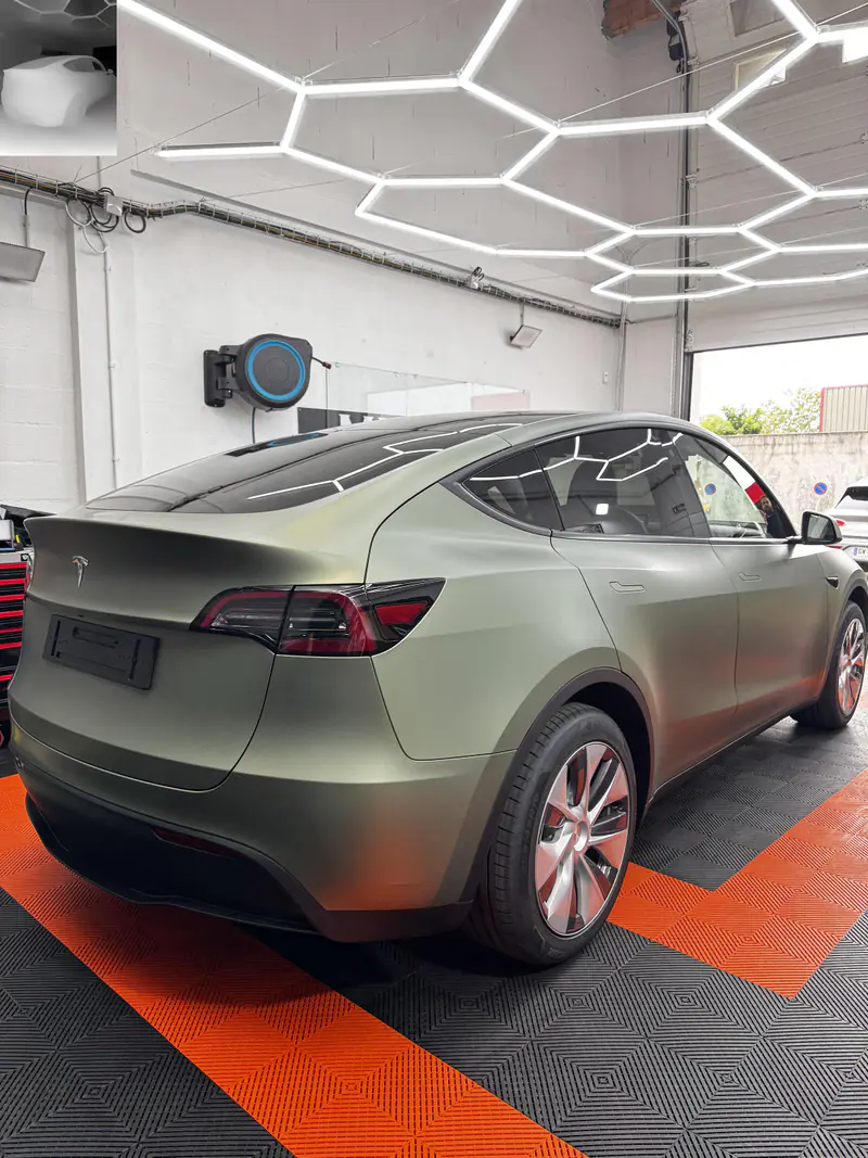 Tesla Model Y, Covering vert satiné