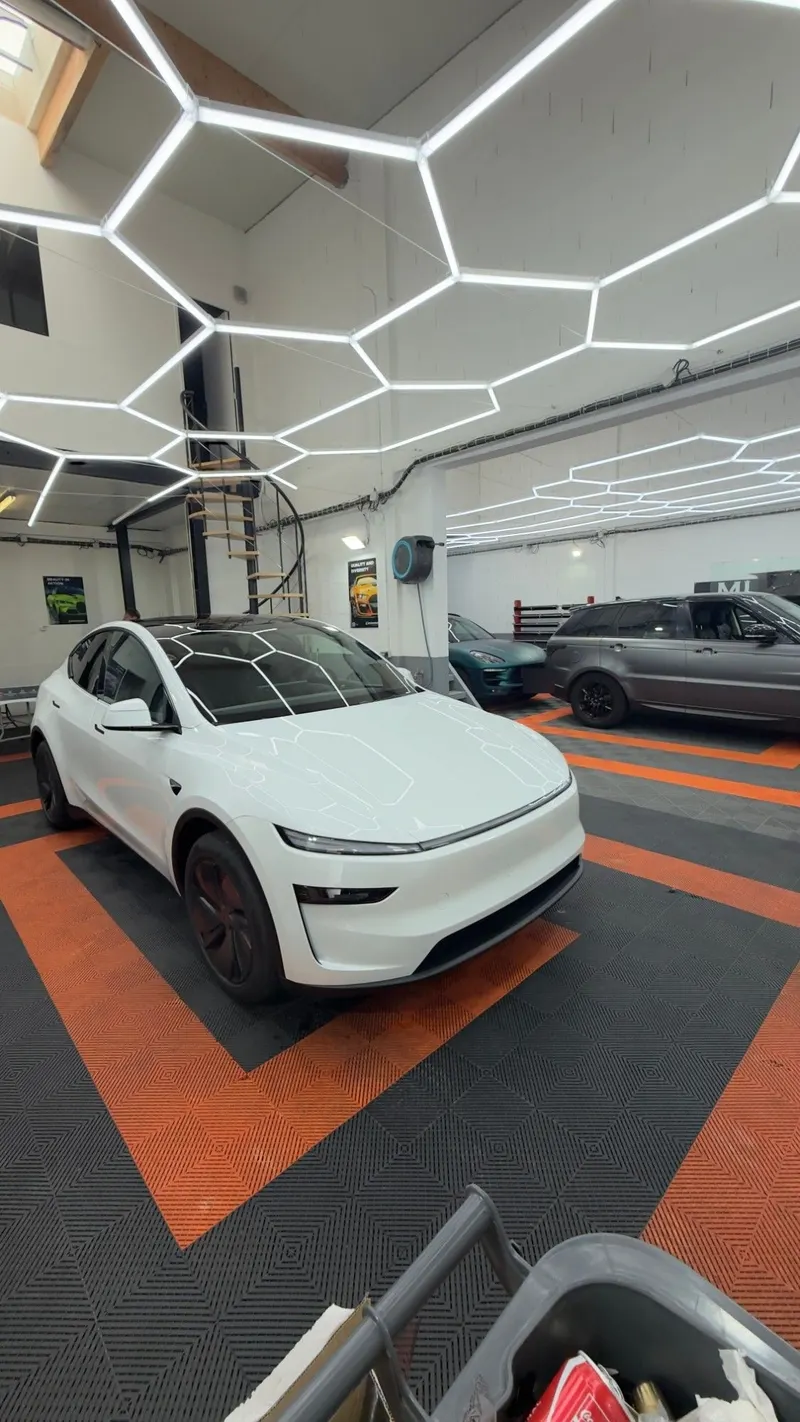 Tesla Model Y, Vitres teintées
